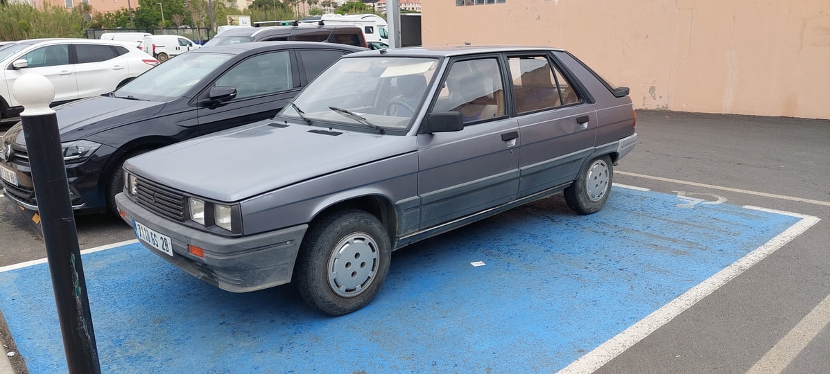 65e5d06b-1fd9-4497-ae05-fc42132d877a.jpg
