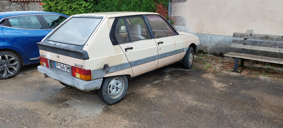 69d8fef5-eabc-4dd3-9ca3-6e90f4833bd0.jpg